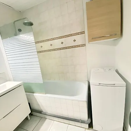 Privee Dans Partage - Gravieres - Tram A - Wifi - Ref P4 Homestay *