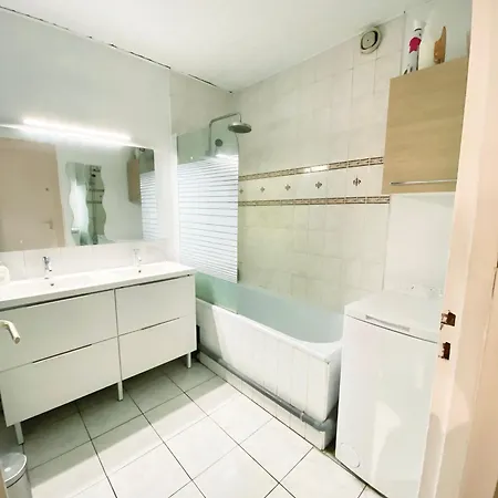 Privee Dans Partage - Gravieres - Tram A - Wifi - Ref P4 Homestay