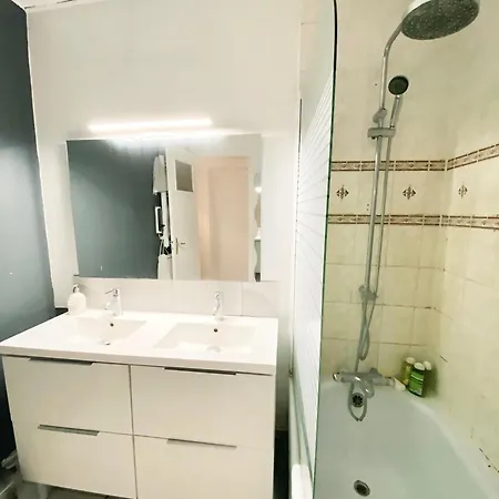 Homestay Privee Dans Partage - Gravieres - Tram A - Wifi - Ref P4 *